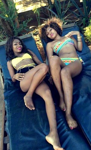 Zwei sexy ebony freundinnen, Bilder von